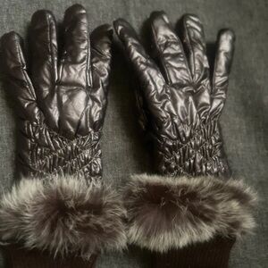 Chic Fur-Trimmed Quilted Gloves